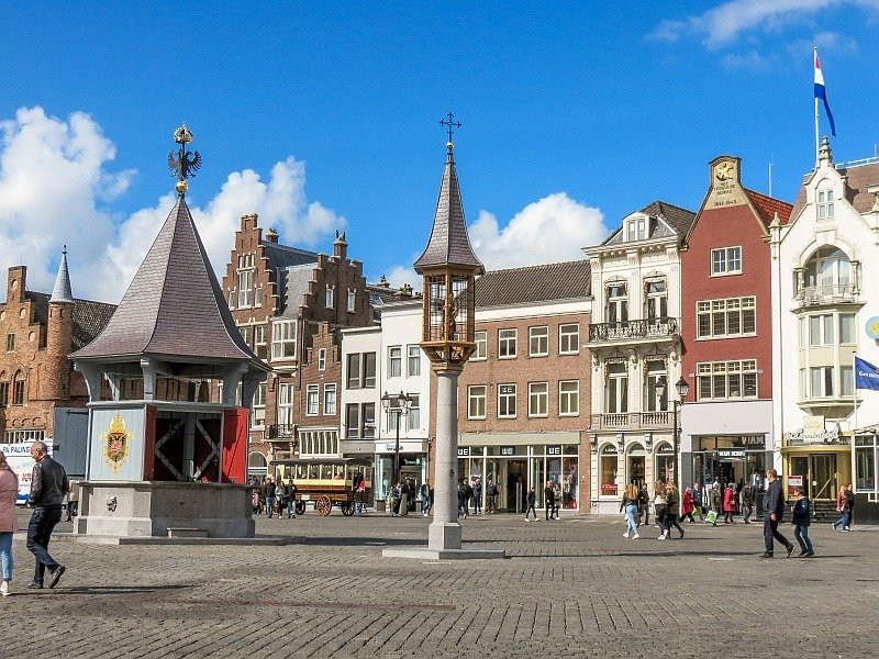 a lovely market square with typical Dutch houses and a water well in the middle, the market square in Den Bosch