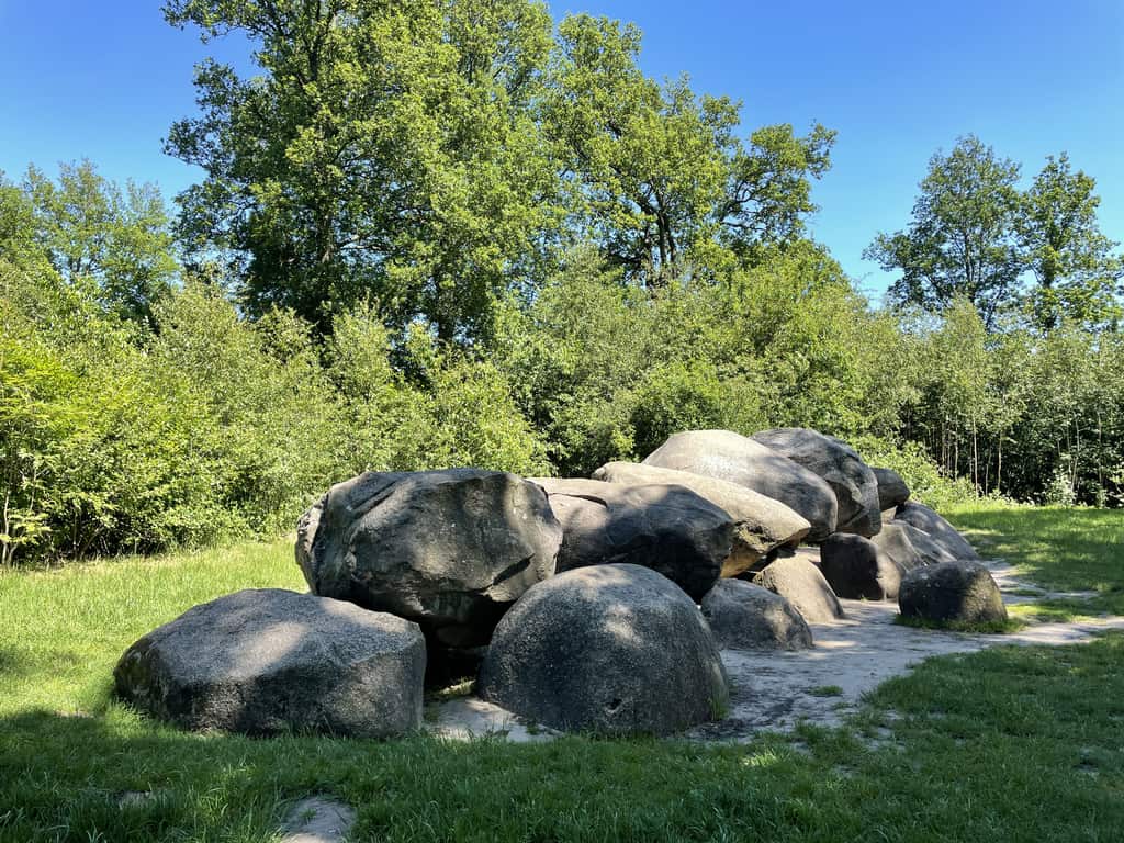 stones on top of each other, a dolmen near Diever, D52